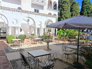 Andalusian patio at the Residencia Miami